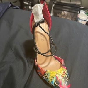 Heels size 8 shoe dazzle